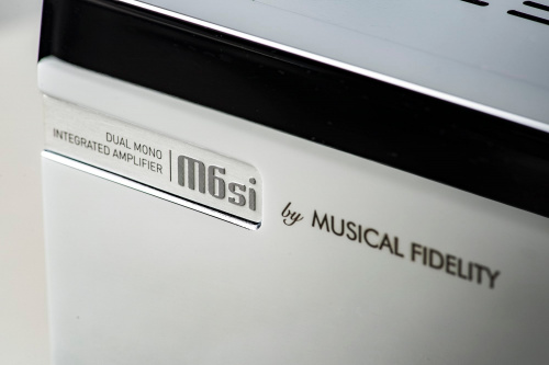 Интегральный усилитель Musical Fidelity M6si Chrome Edition купить фото 3